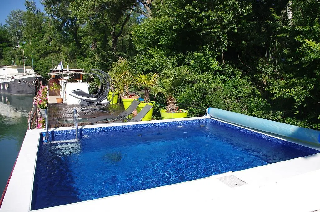 Peniche Le Hasard Bed & Breakfast Villeneuve-les-Avignon France