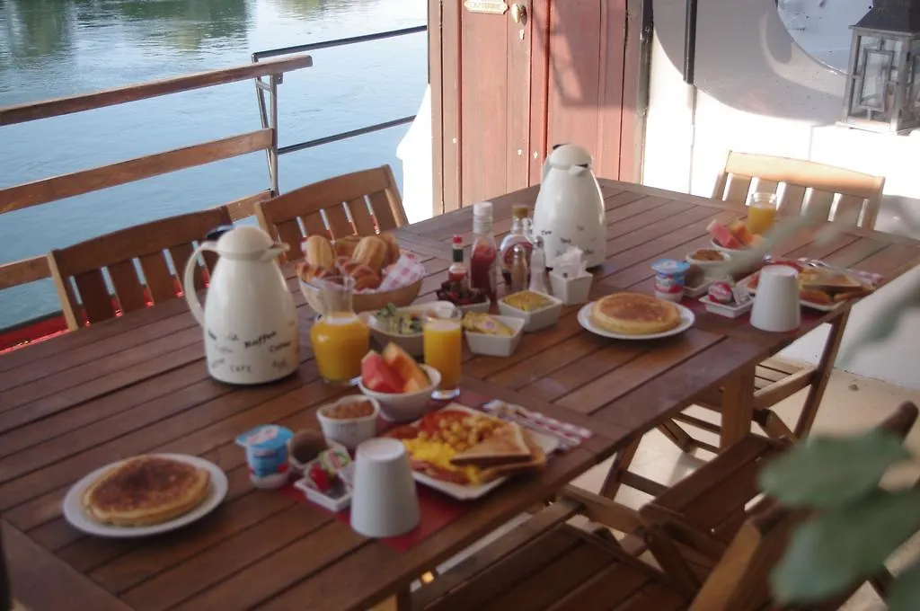 Peniche Le Hasard Bed & Breakfast Villeneuve-les-Avignon France