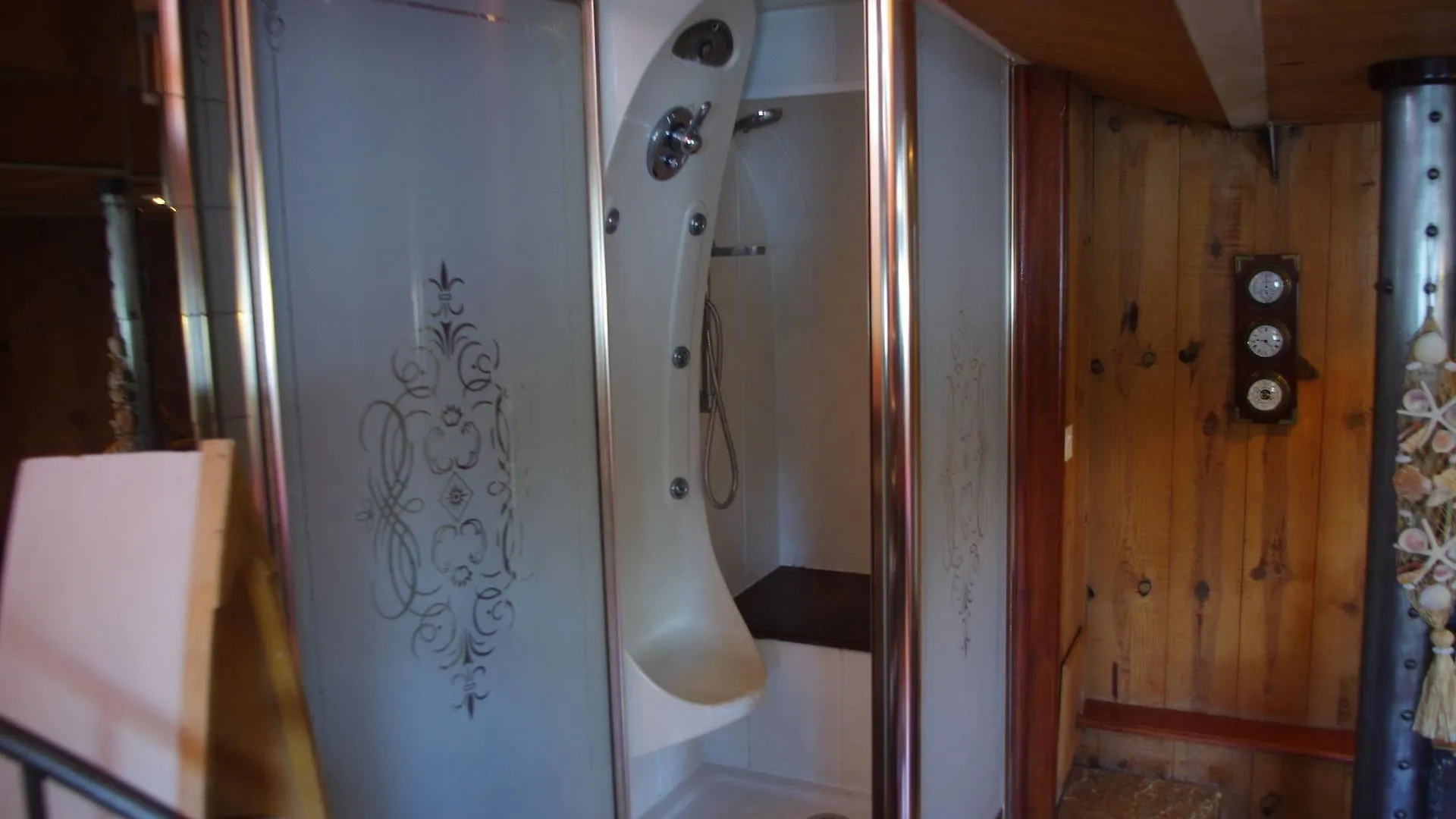 Peniche Le Hasard Bed & Breakfast Villeneuve-les-Avignon France